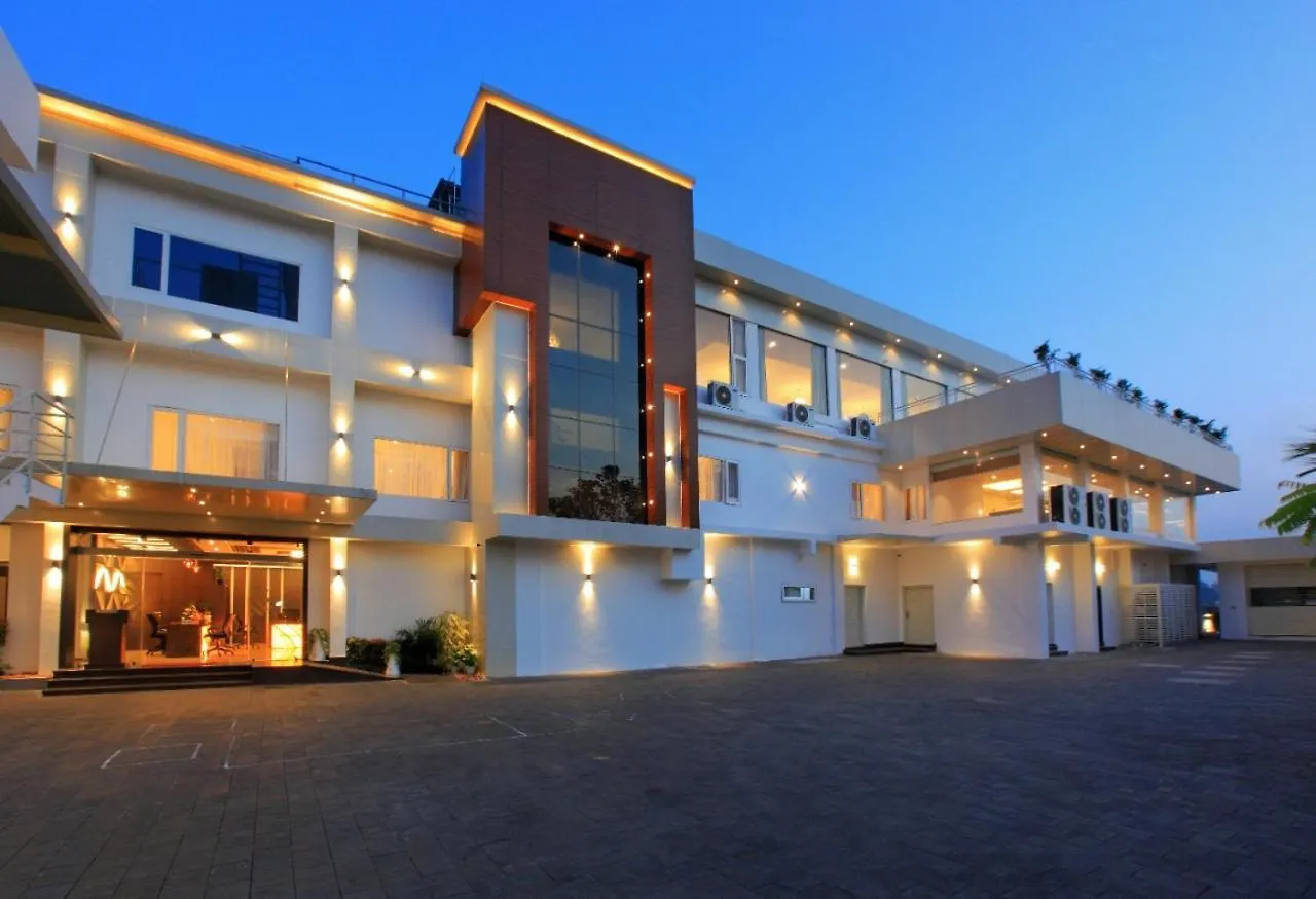 Hotel Raas Residency Kochi