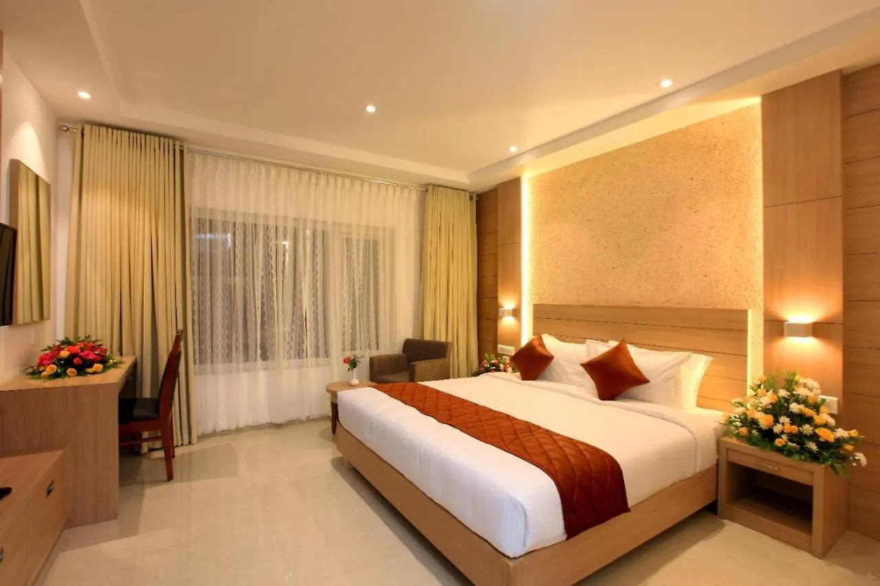 Hotel Raas Residency Kochi