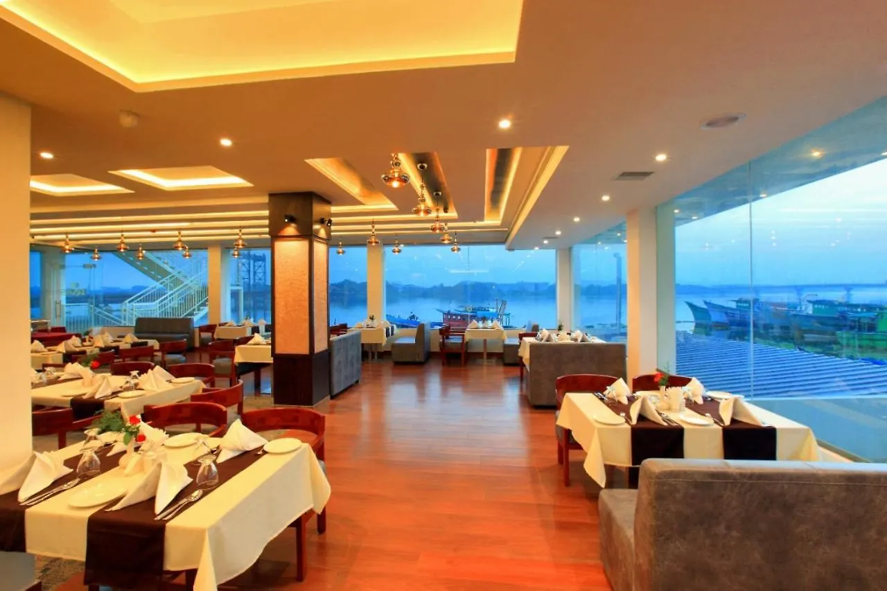 Hotel Raas Residency Kochi