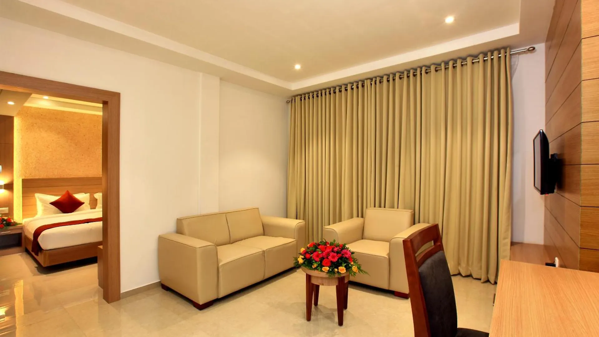 Hotel Raas Residency Kochi