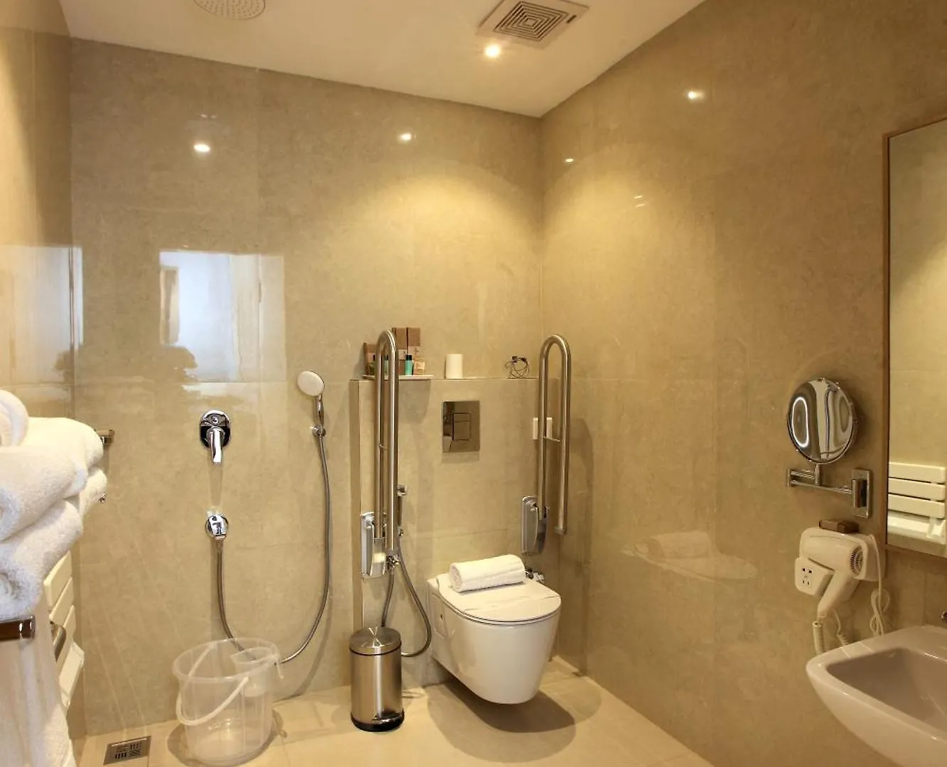 Hotel Raas Residency Kochi
