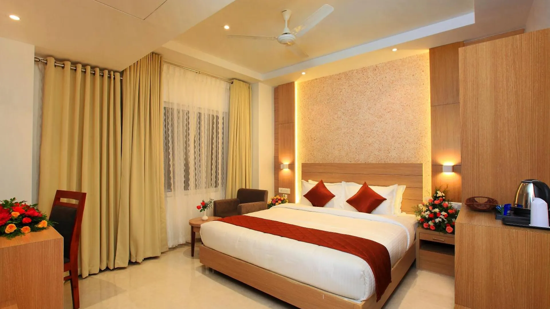 Hotel Raas Residency Kochi