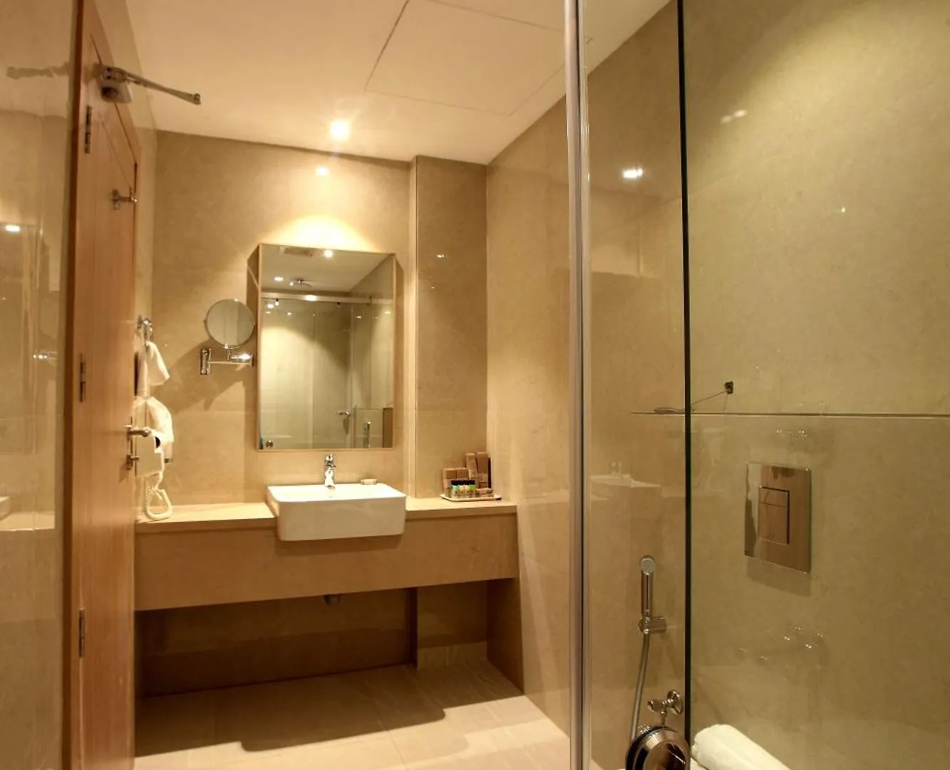 Hotel Raas Residency Kochi